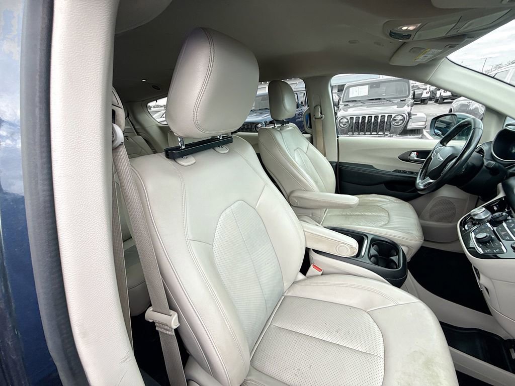 Used 2020 Chrysler Pacifica Touring-L w/ Advanced Safetytec Group image 32