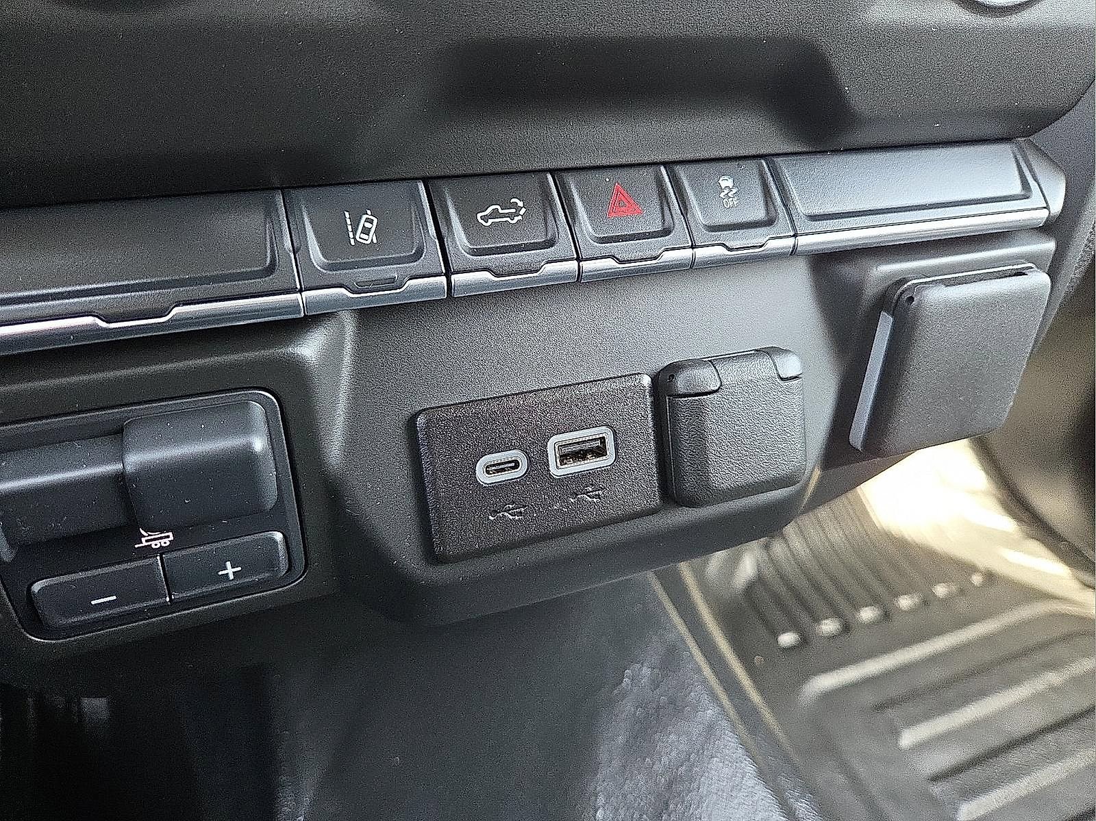 Certified 2025 GMC Sierra 2500 Pro w/ Convenience Package image 20