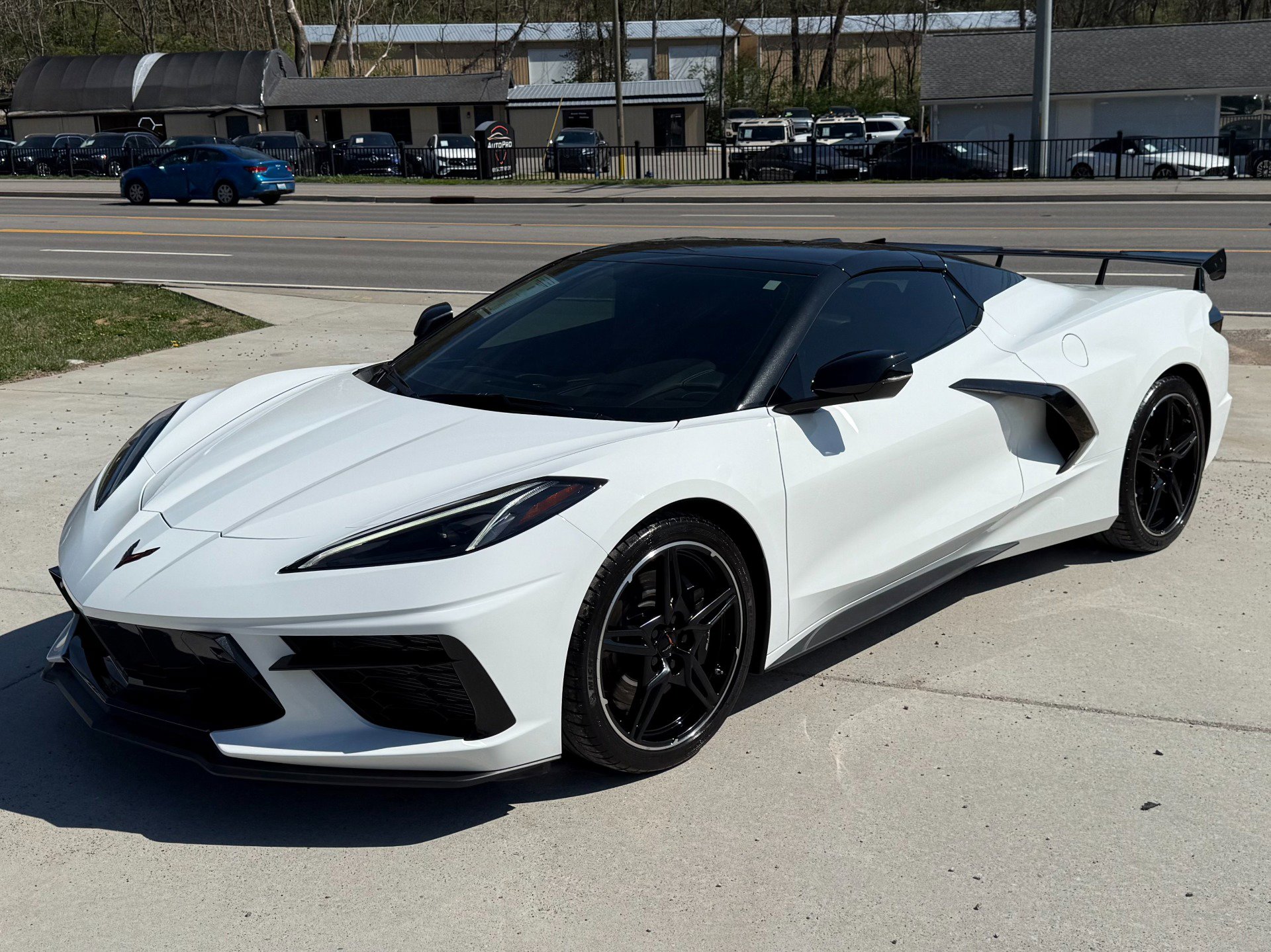 Used 2023 Chevrolet Corvette Stingray Premium Conv w/ Z51 Performance Package RWD image 2
