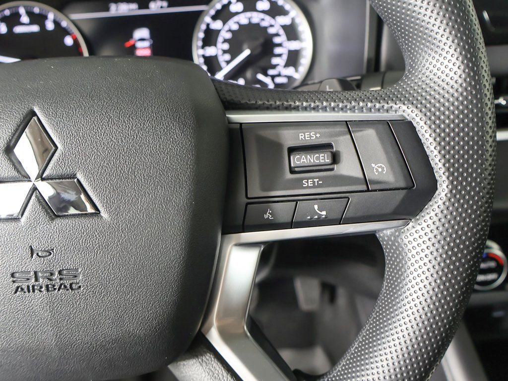 New 2026 Mitsubishi Outlander ES FWD image 41