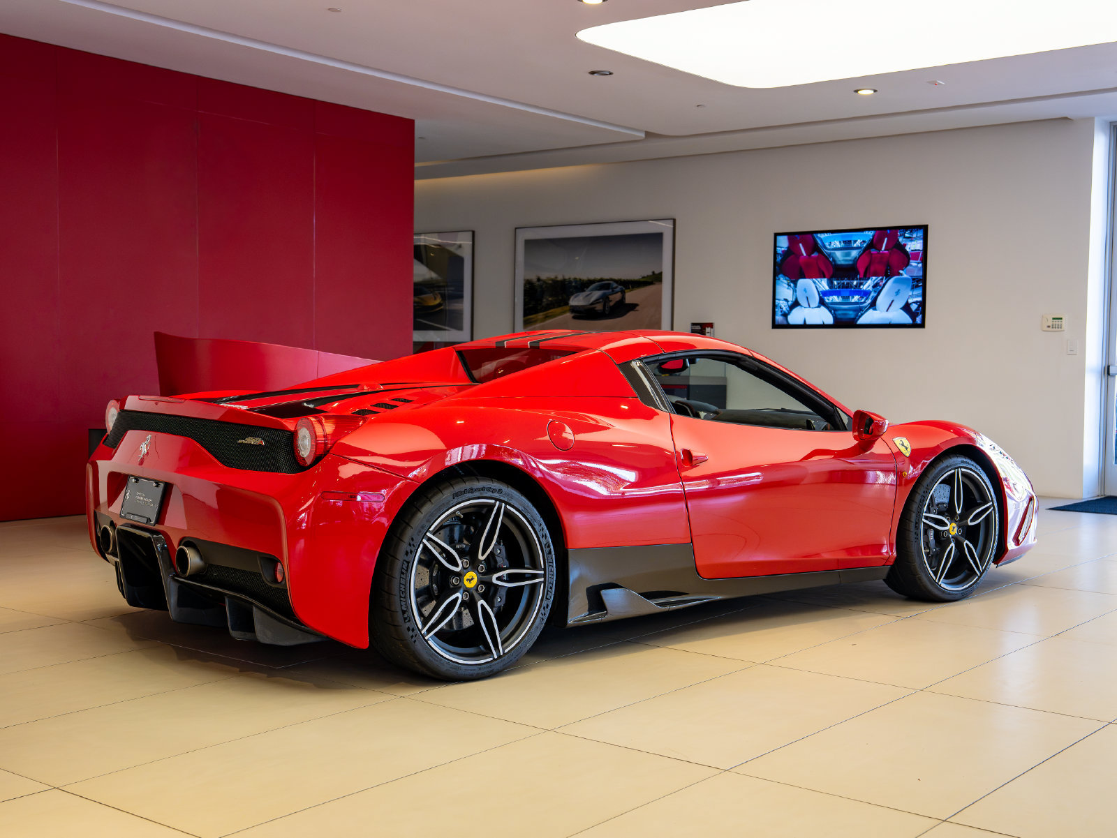 Used 2015 Ferrari 458 Speciale A RWD image 30