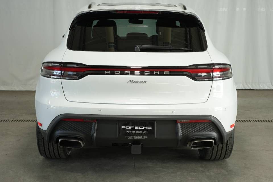 Certified 2025 Porsche Macan AWD/4WD image 12