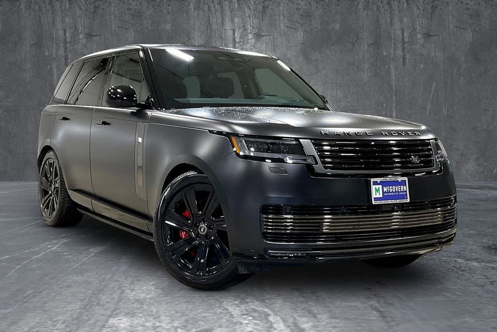 Used 2024 Land Rover Range Rover SV image 3
