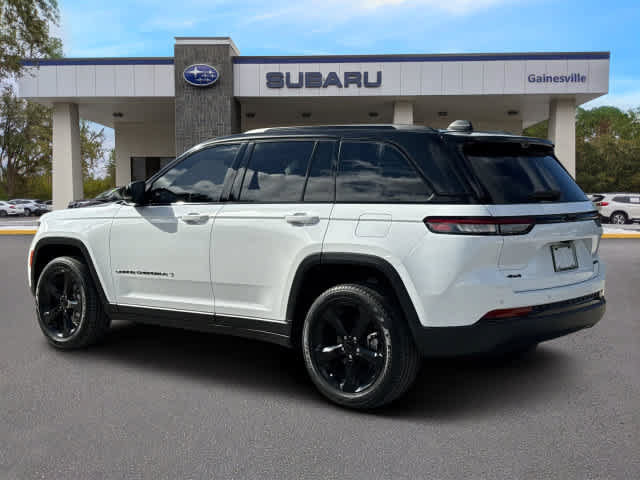 Used 2023 Jeep Grand Cherokee Limited w/ Luxury Tech Group II AWD/4WD image 4