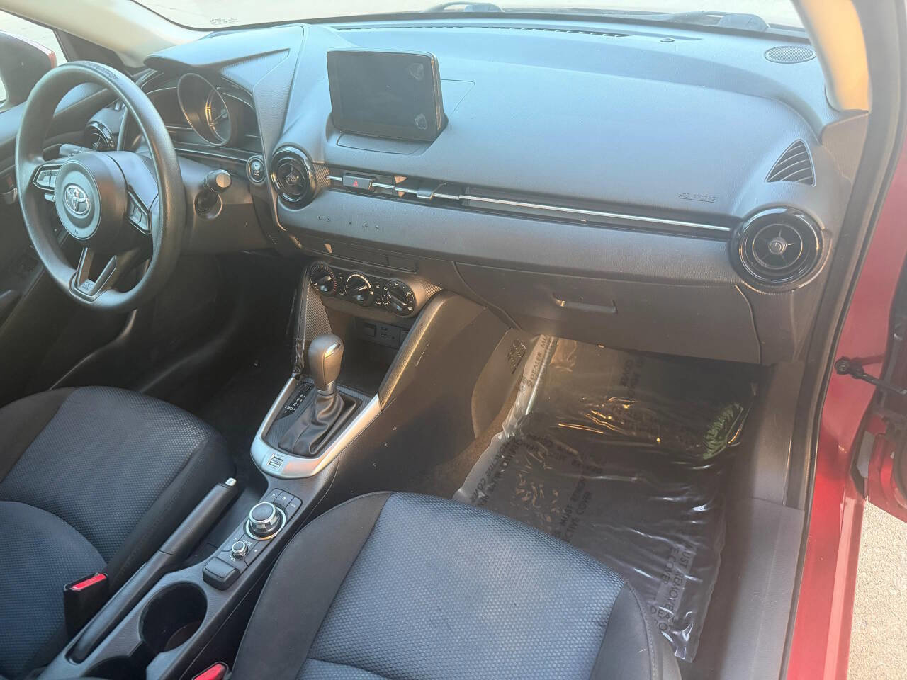Used 2019 Toyota Yaris L FWD image 33
