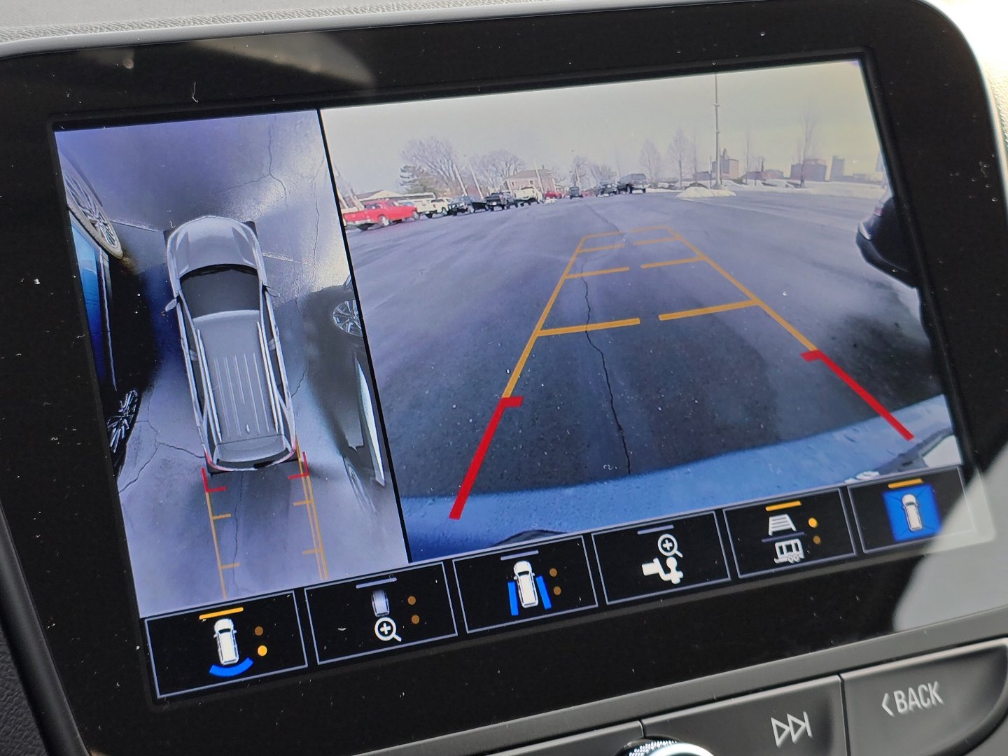 Used 2024 Chevrolet Equinox LT image 3