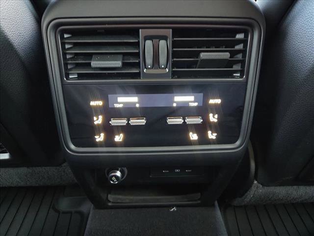 Used 2025 Porsche Cayenne Coupe image 17