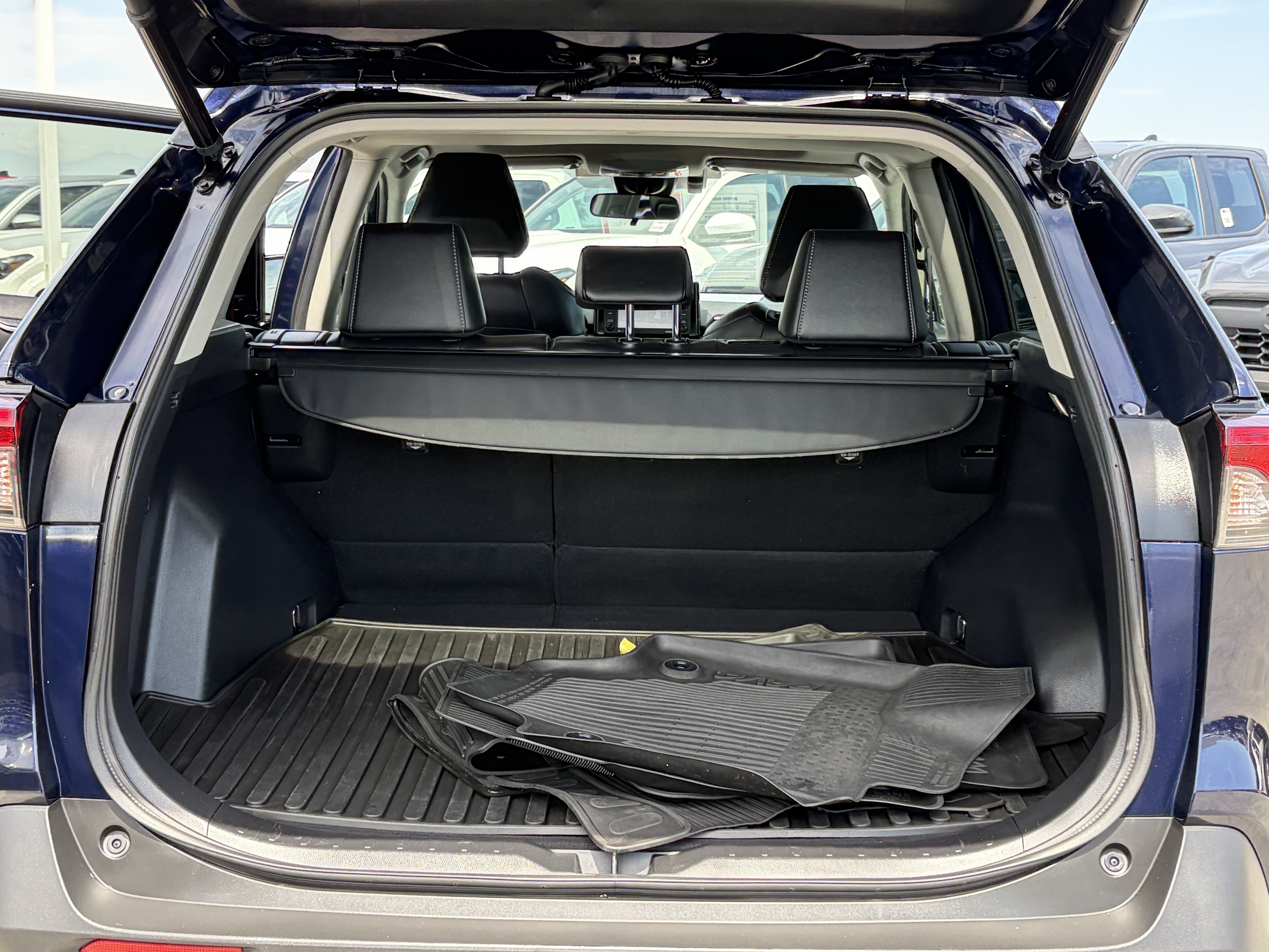 Certified 2022 Toyota RAV4 XLE Premium AWD/4WD image 21