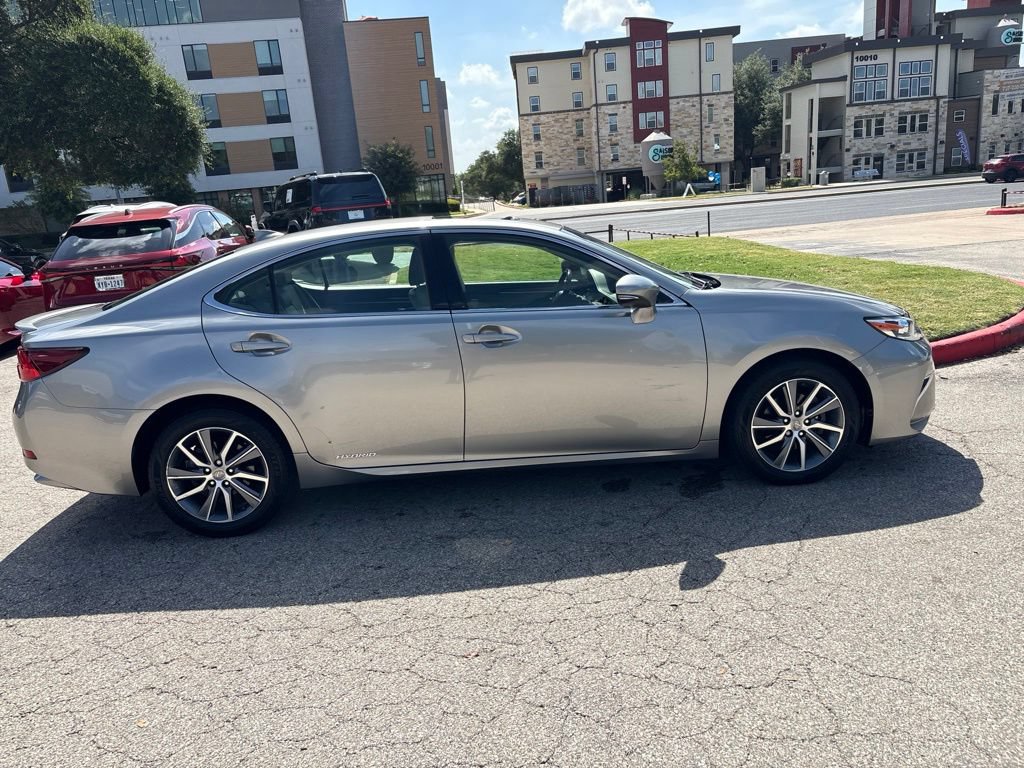Used 2018 Lexus ES 300h w/ Luxury Package FWD image 6