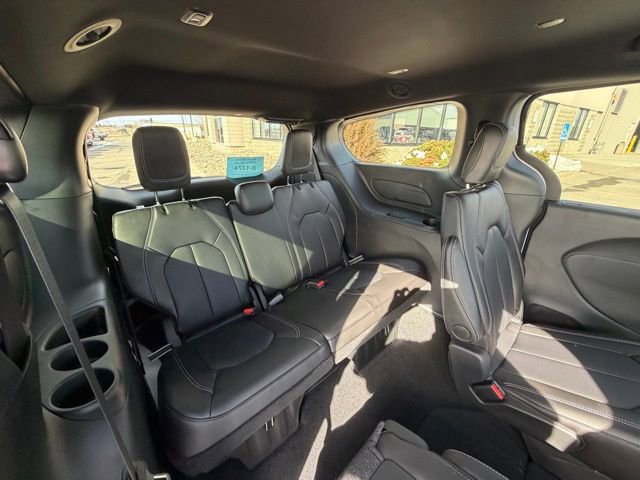 New 2026 Chrysler Pacifica Select AWD/4WD image 12