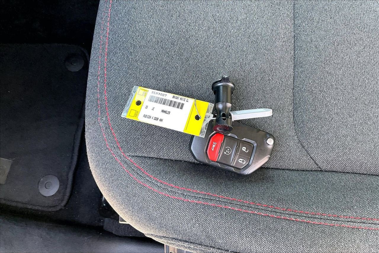 Certified 2025 Jeep Wrangler Unlimited Rubicon w/ Convenience Group image 31