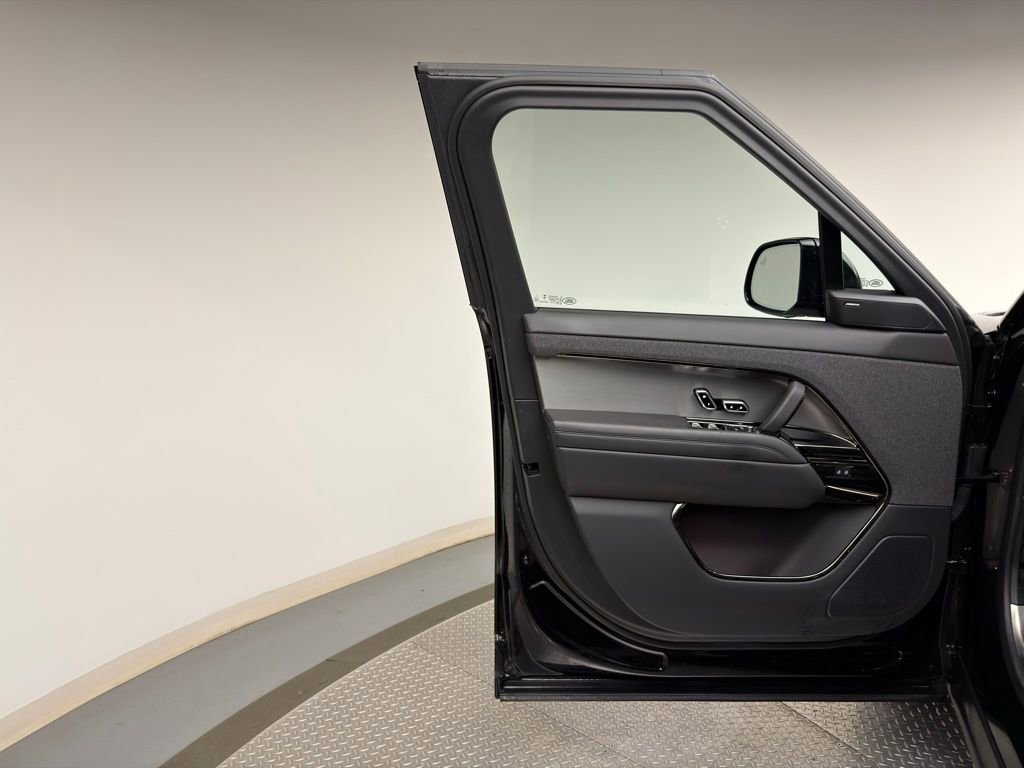 Certified 2024 Land Rover Range Rover Sport SE image 9