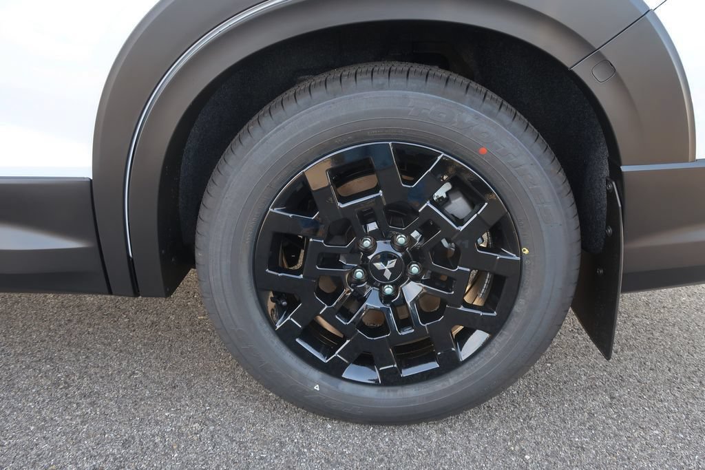New 2026 Mitsubishi Outlander AWD image 16