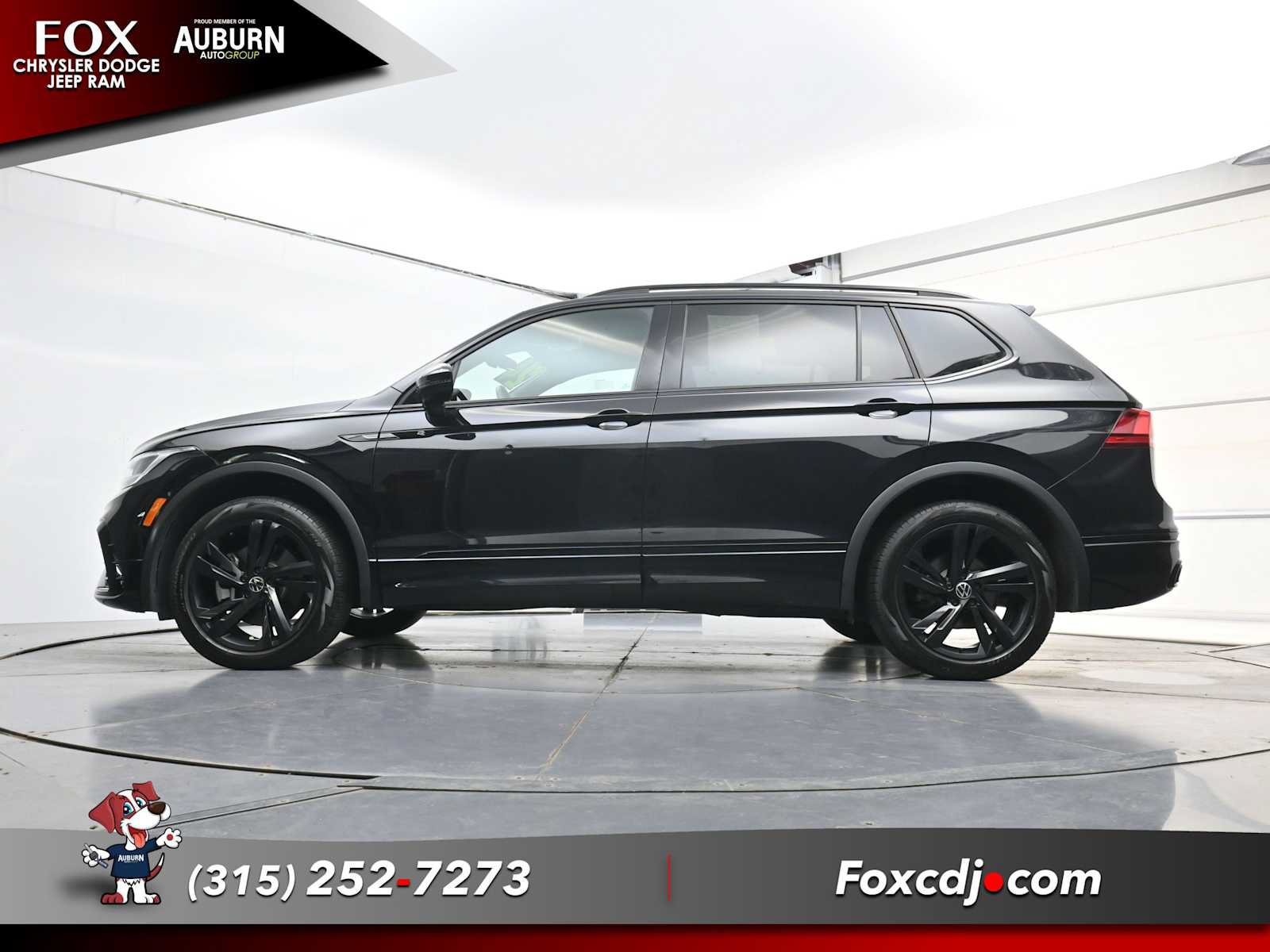 Used 2024 Volkswagen Tiguan SE R-Line AWD/4WD image 22
