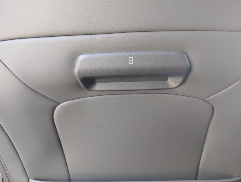 New 2025 Ford Expedition Active image 29