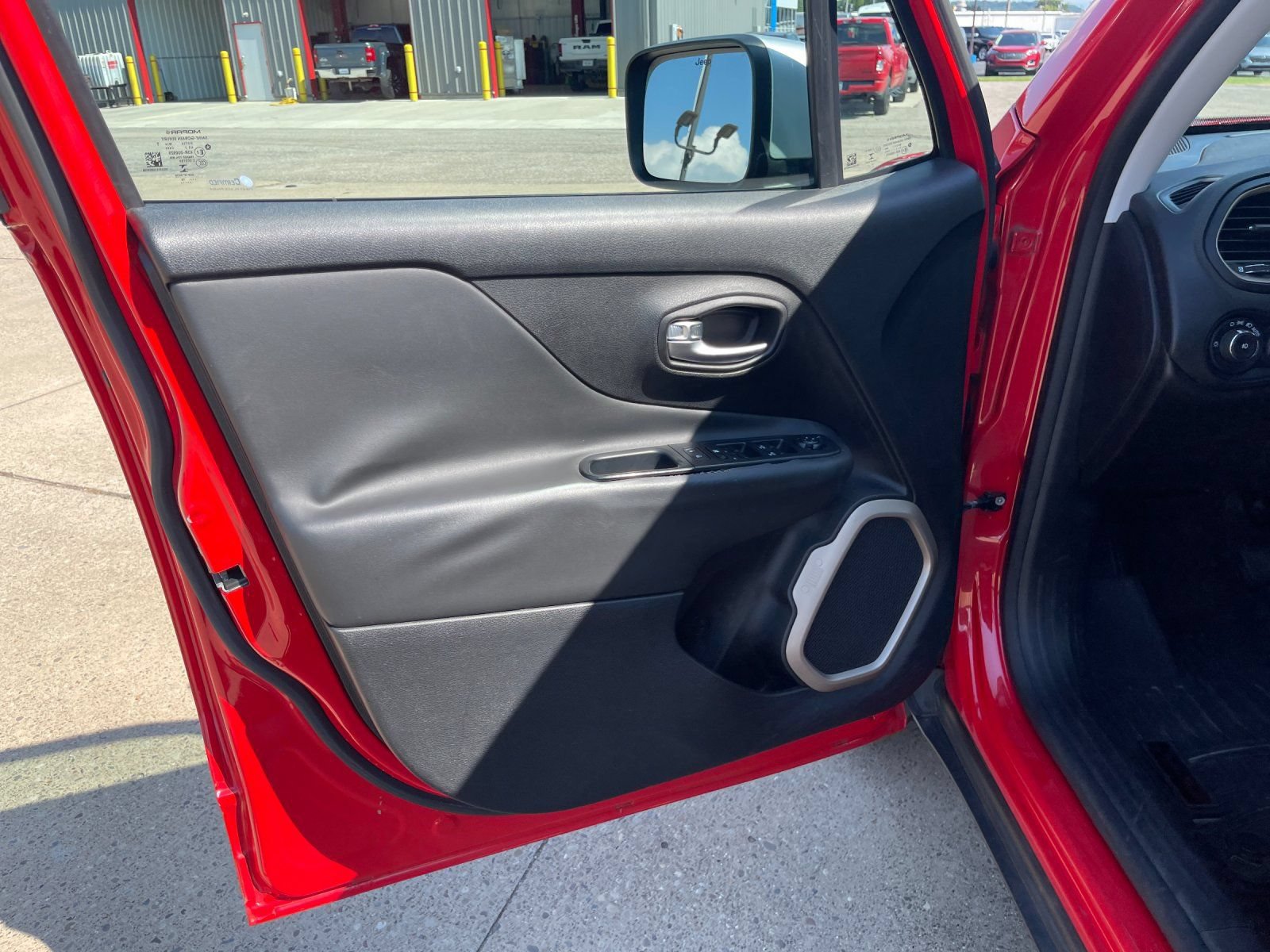 Used 2015 Jeep Renegade Limited AWD/4WD image 11