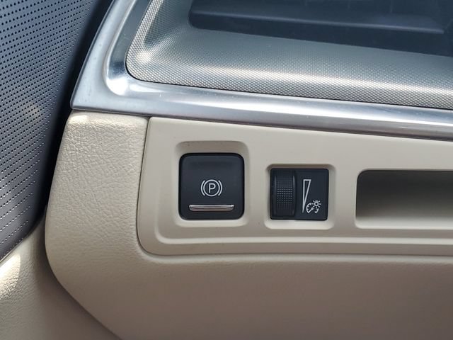 Certified 2024 Cadillac XT5 Premium Luxury w/ LPO, Floor Liner Package AWD/4WD image 15