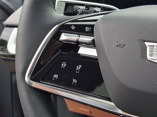 Certified 2025 Cadillac Optiq Luxury 2 AWD/4WD image 20
