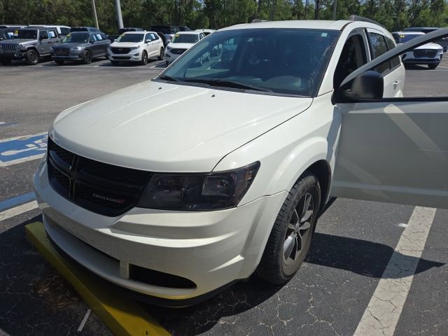 Used 2018 Dodge Journey SE w/ Blacktop Package image 1