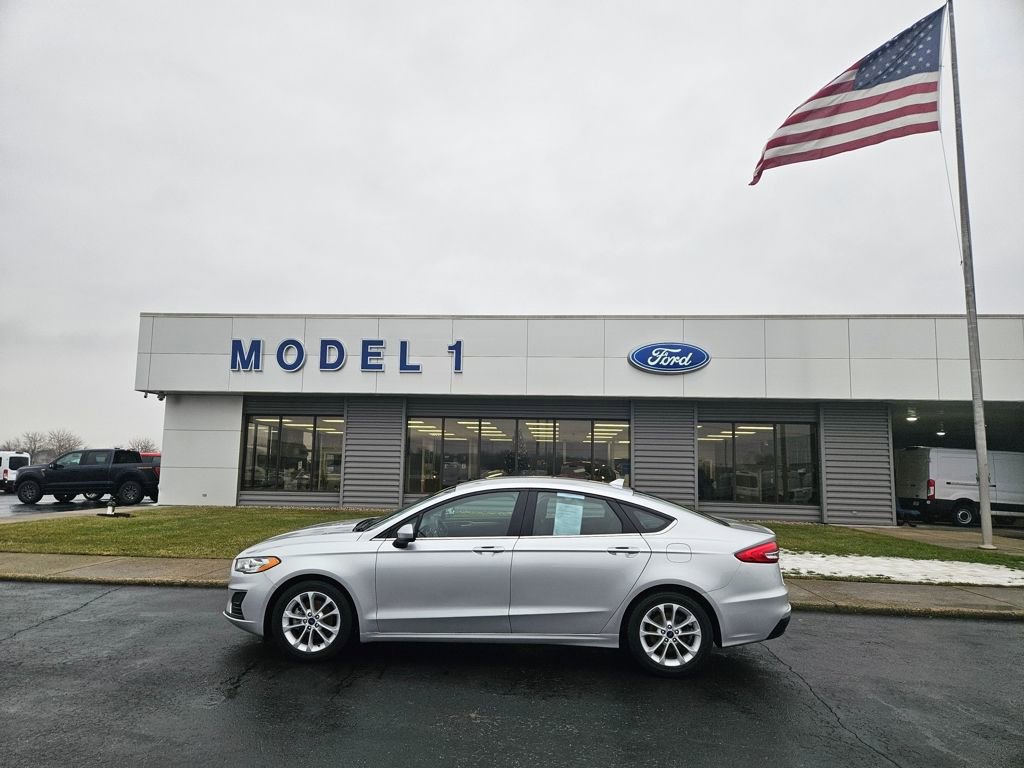 Used 2019 Ford Fusion SE image 1