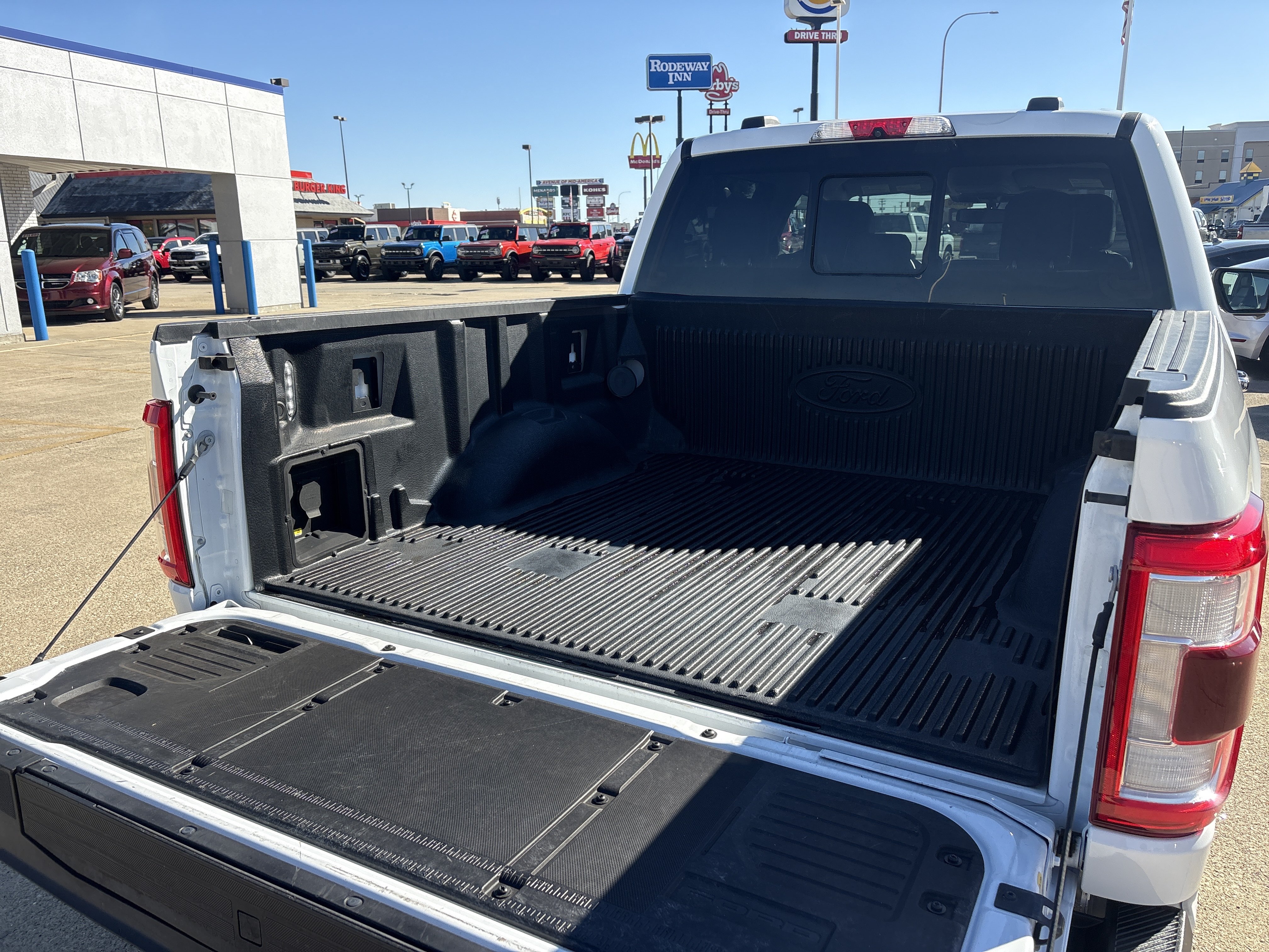 Used 2022 Ford F150 Lariat RWD image 5