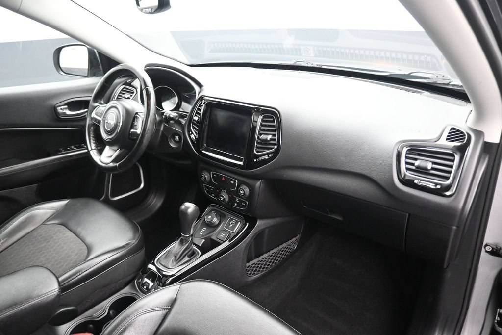 Used 2019 Jeep Compass Latitude AWD/4WD image 40