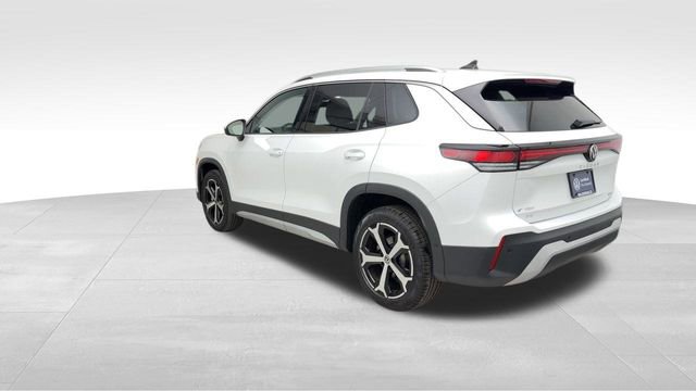 Certified 2025 Volkswagen Tiguan SE image 5