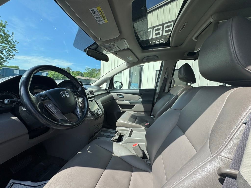 Used 2014 Honda Odyssey Touring Elite image 11