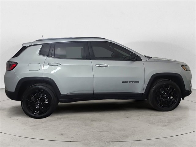 Used 2025 Jeep Compass Latitude w/ Convenience Group image 6