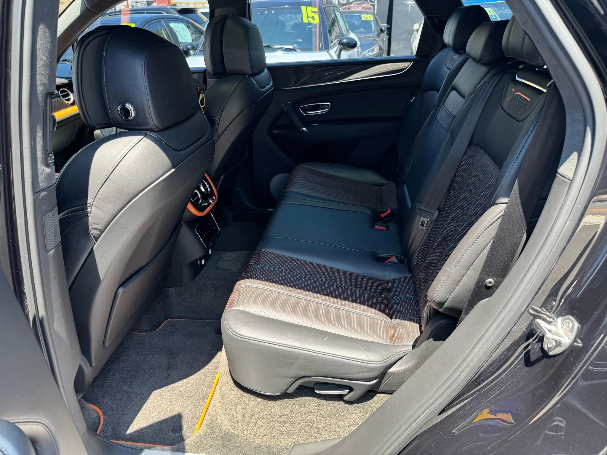 Used 2020 Bentley Bentayga Design Series image 25