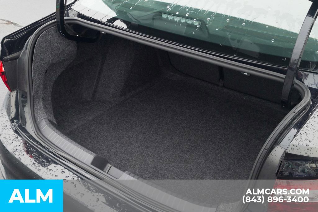 Used 2024 Volkswagen Jetta SE image 8