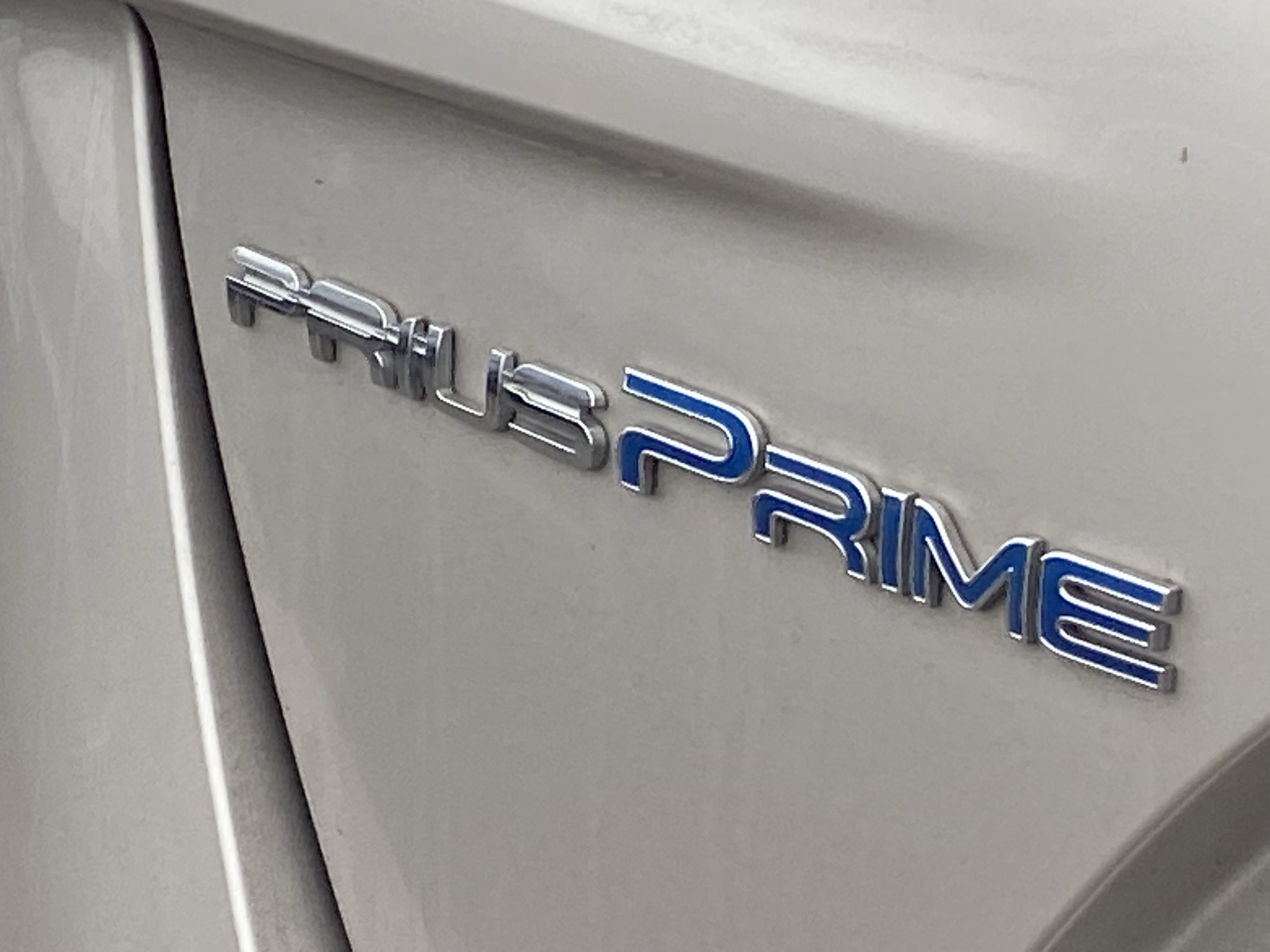 Certified 2017 Toyota Prius Prime Plus FWD image 5