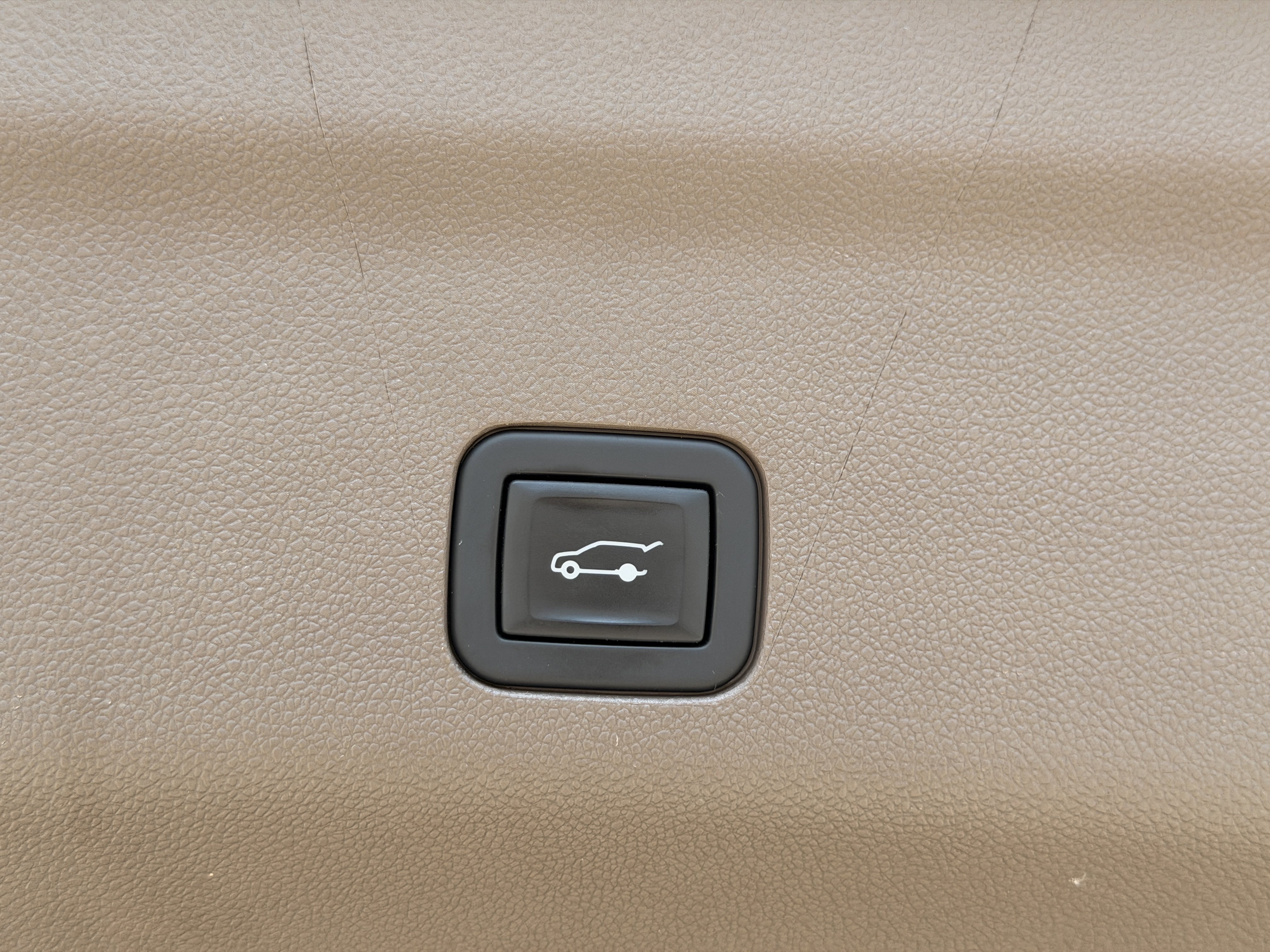 Used 2021 GMC Yukon Denali w/ Denali Premium Package image 12