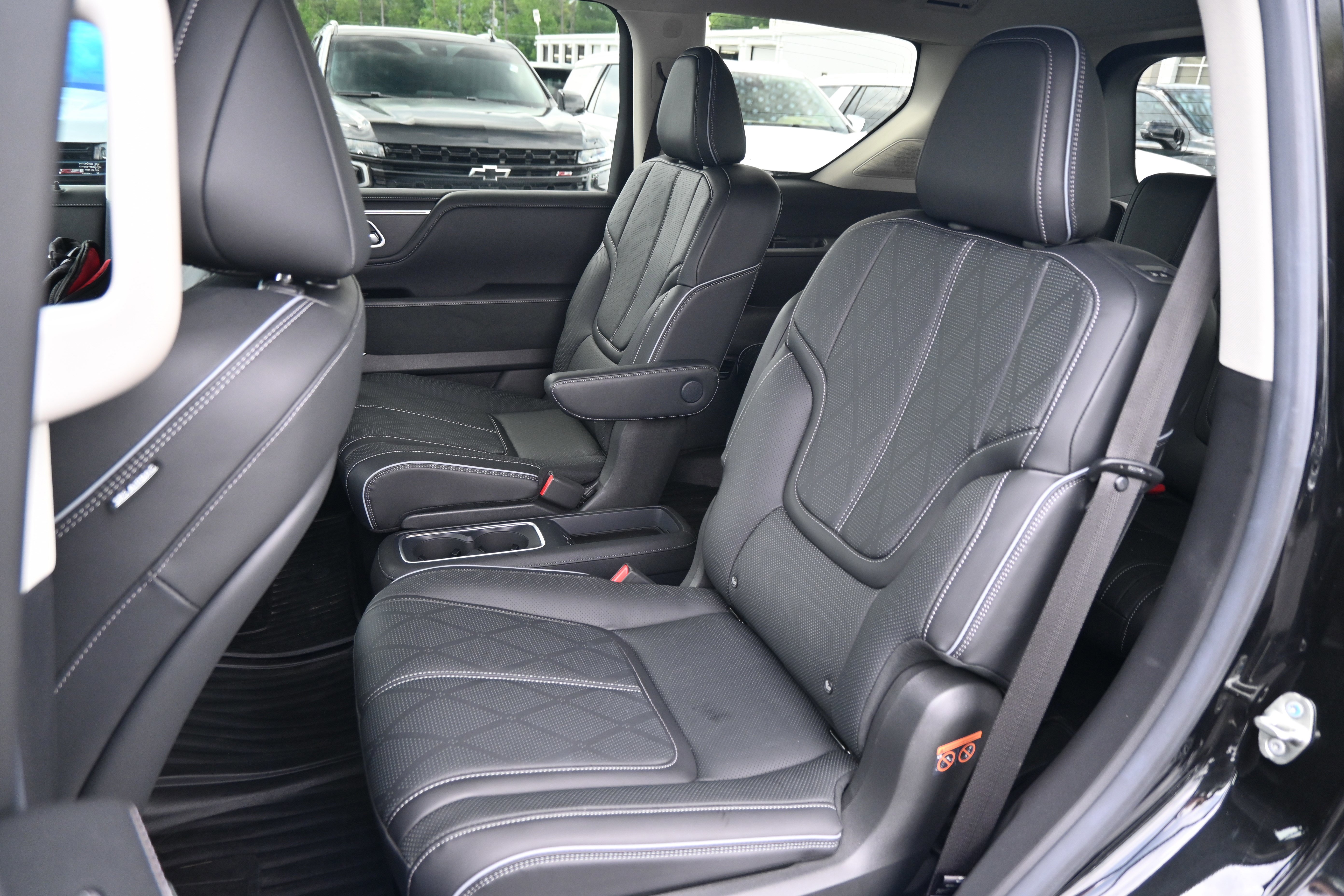 Used 2025 INFINITI QX80 Sensory AWD/4WD image 30