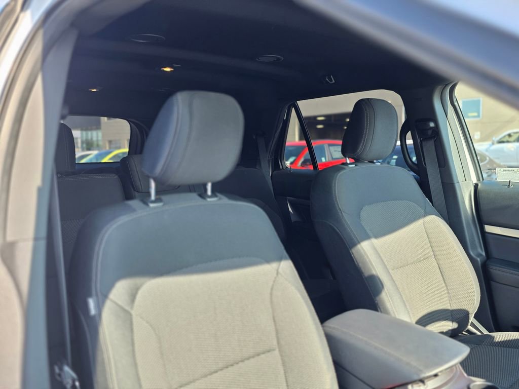 Used 2018 Ford Explorer XLT w/ Equipment Group 201A FWD image 10