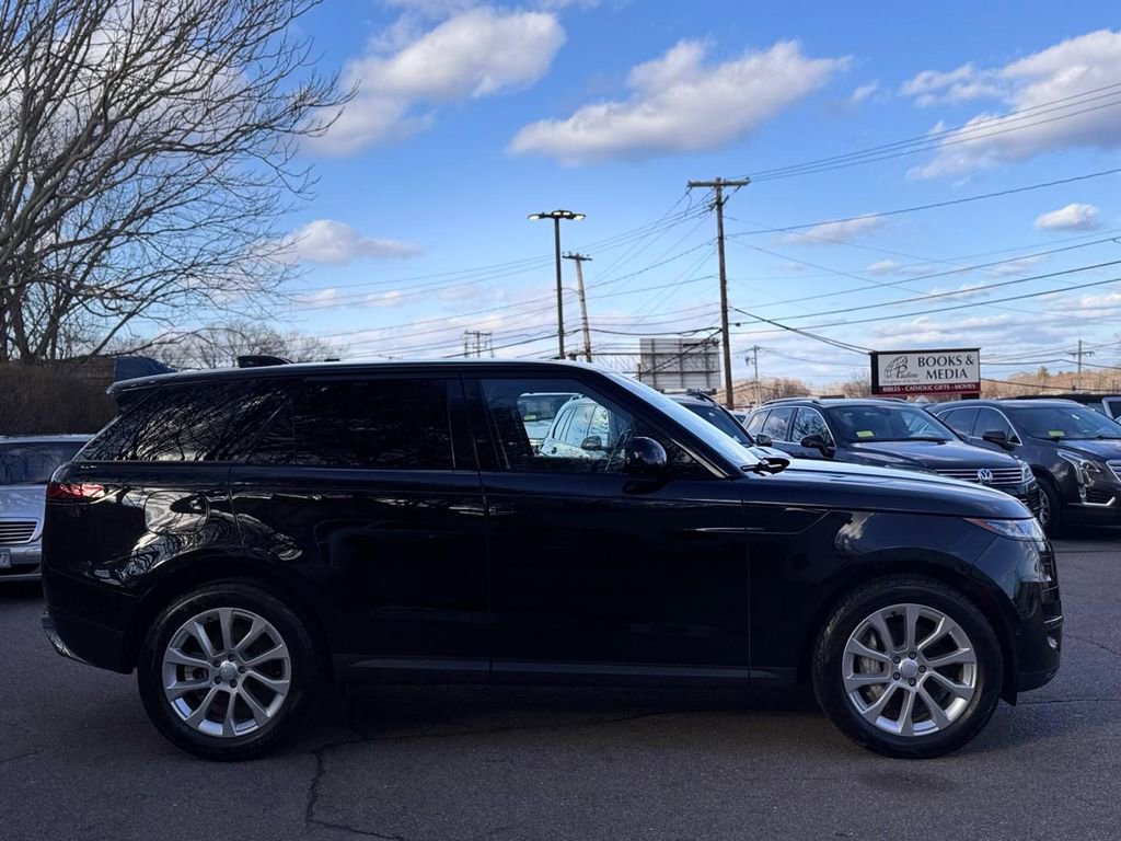 Used 2025 Land Rover Range Rover Sport SE image 7