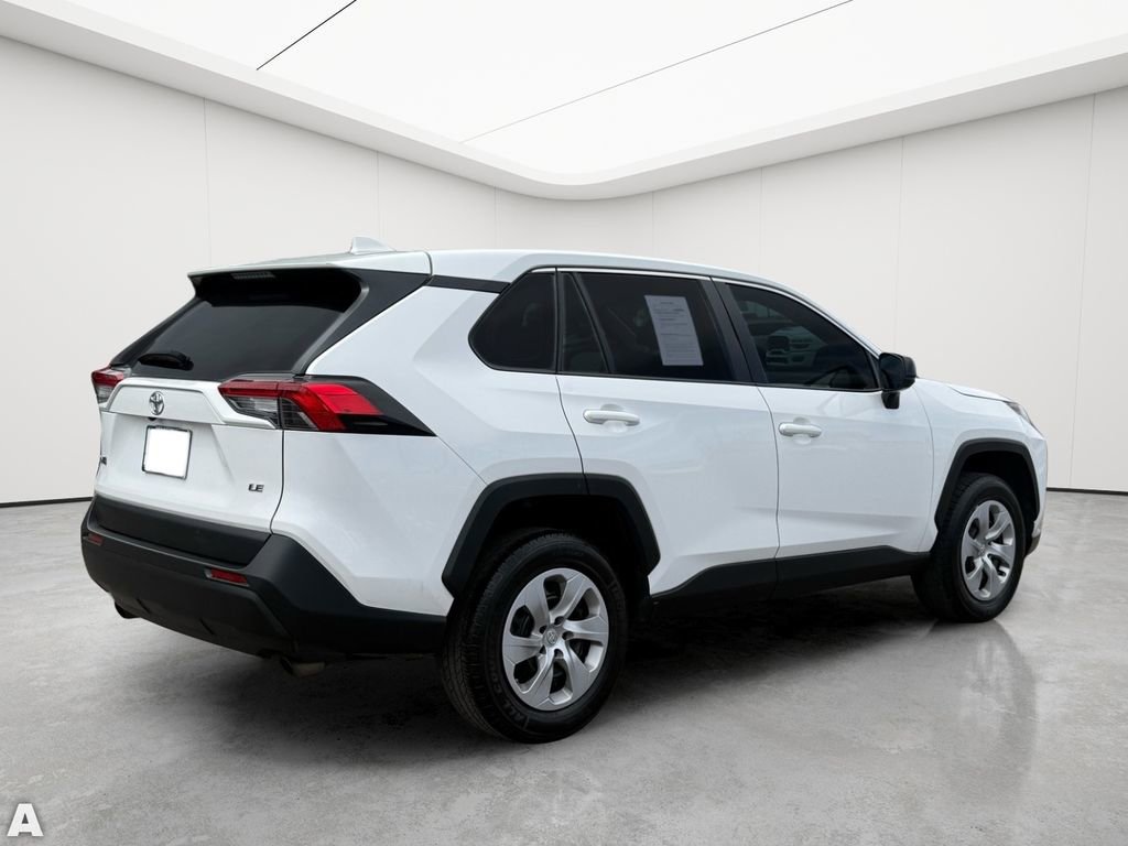 Used 2024 Toyota RAV4 LE image 7
