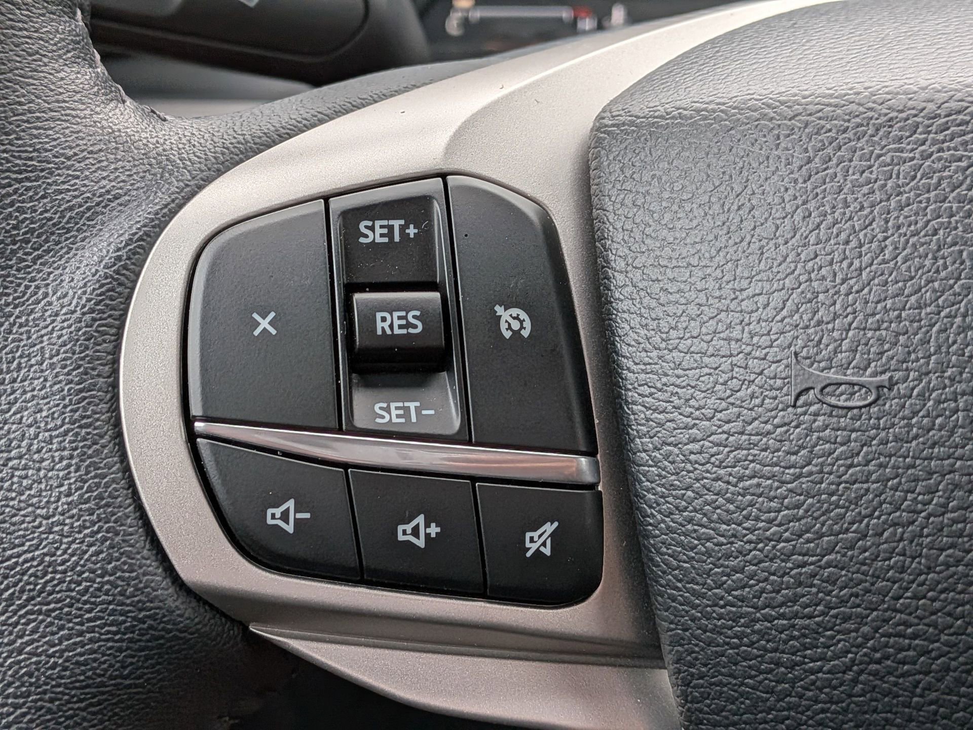 Used 2023 Ford Explorer XLT image 29