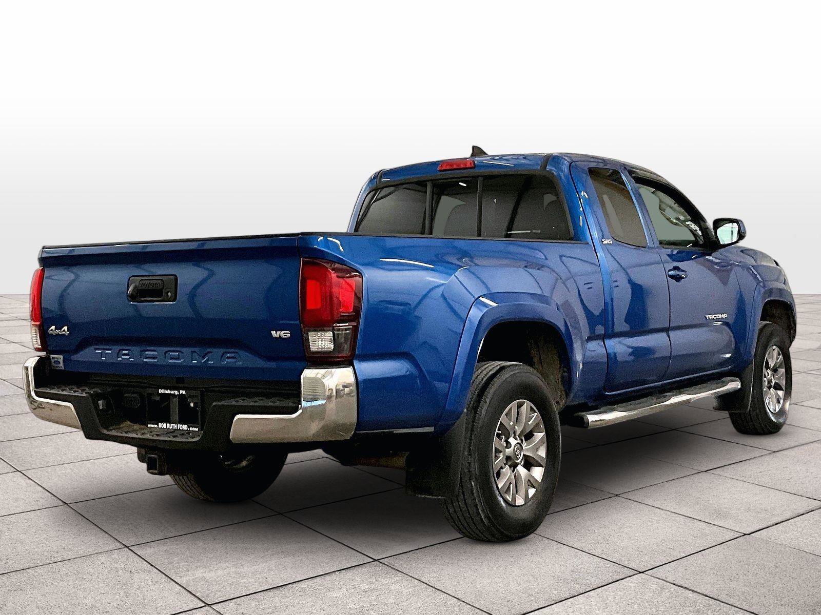 Used 2018 Toyota Tacoma SR5 AWD/4WD image 11