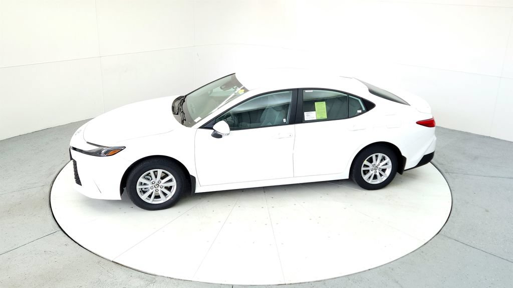 Used 2025 Toyota Camry LE AWD/4WD image 14
