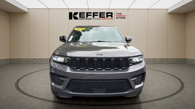 Certified 2024 Jeep Grand Cherokee Altitude AWD/4WD image 9