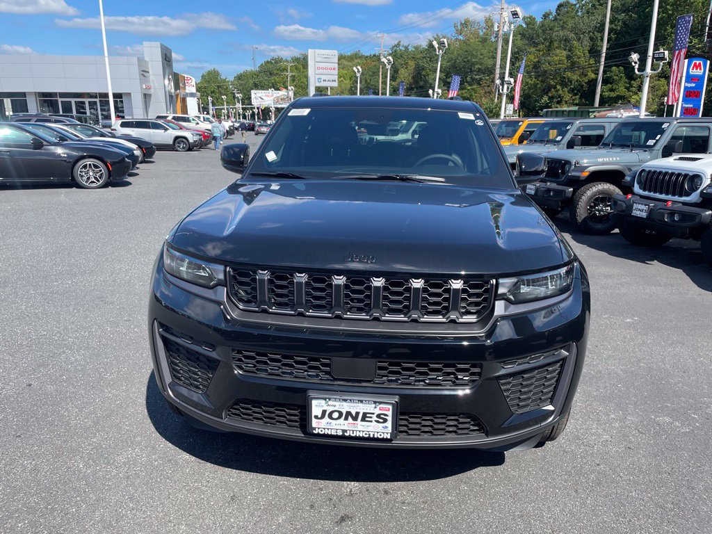 New 2027 Jeep Grand Cherokee Altitude AWD/4WD image 3