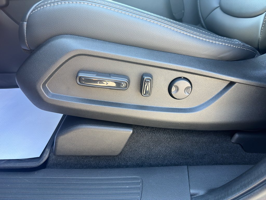 Used 2025 Honda Pilot EX-L image 11