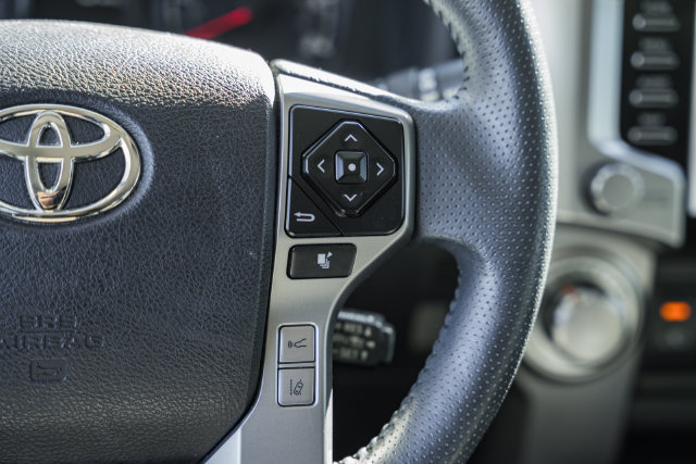 Used 2022 Toyota 4Runner SR5 AWD/4WD image 37