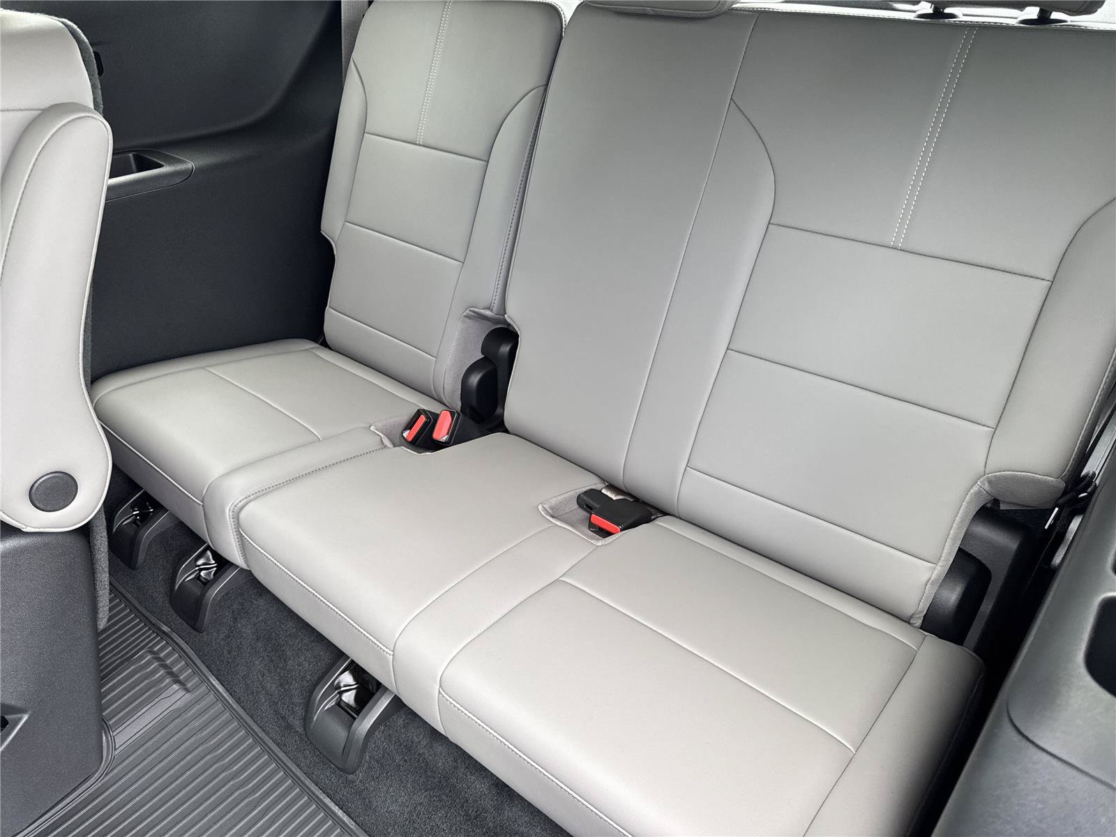 New 2026 GMC Acadia Elevation w/ Elevation Premium Package FWD image 32