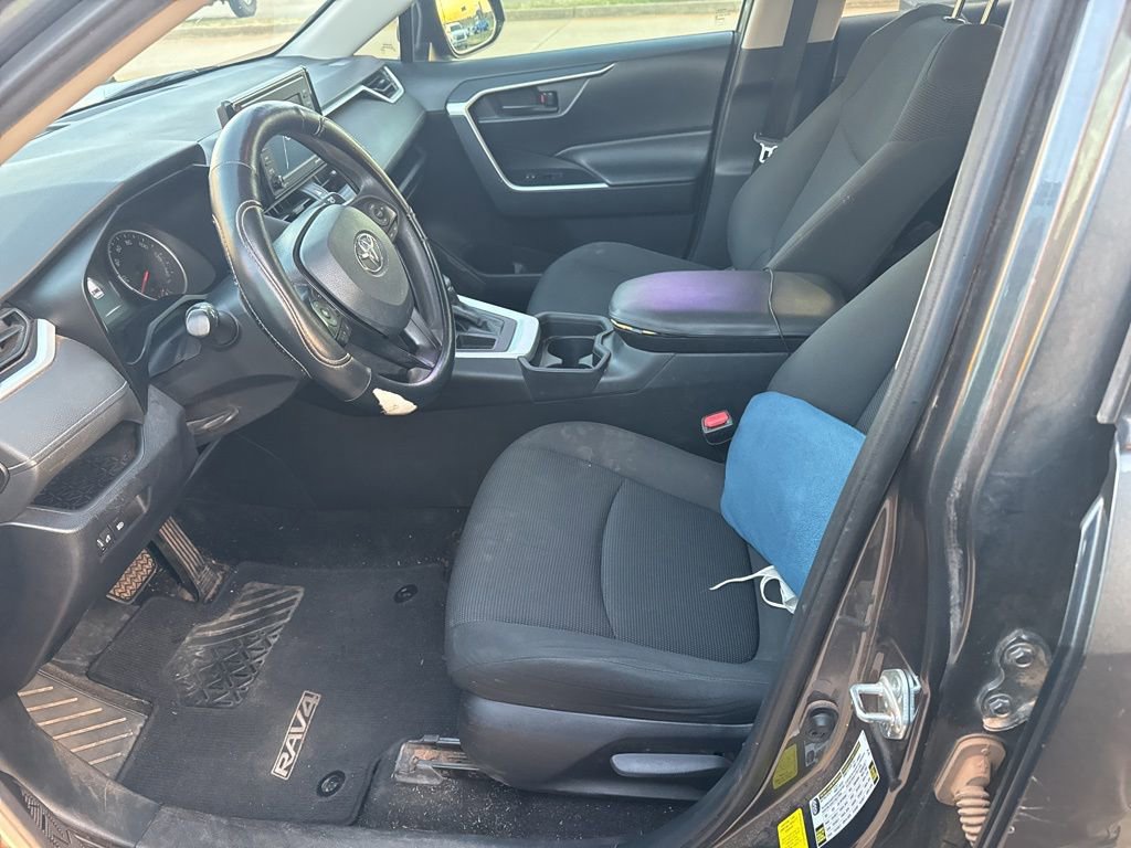 Used 2020 Toyota RAV4 LE image 14