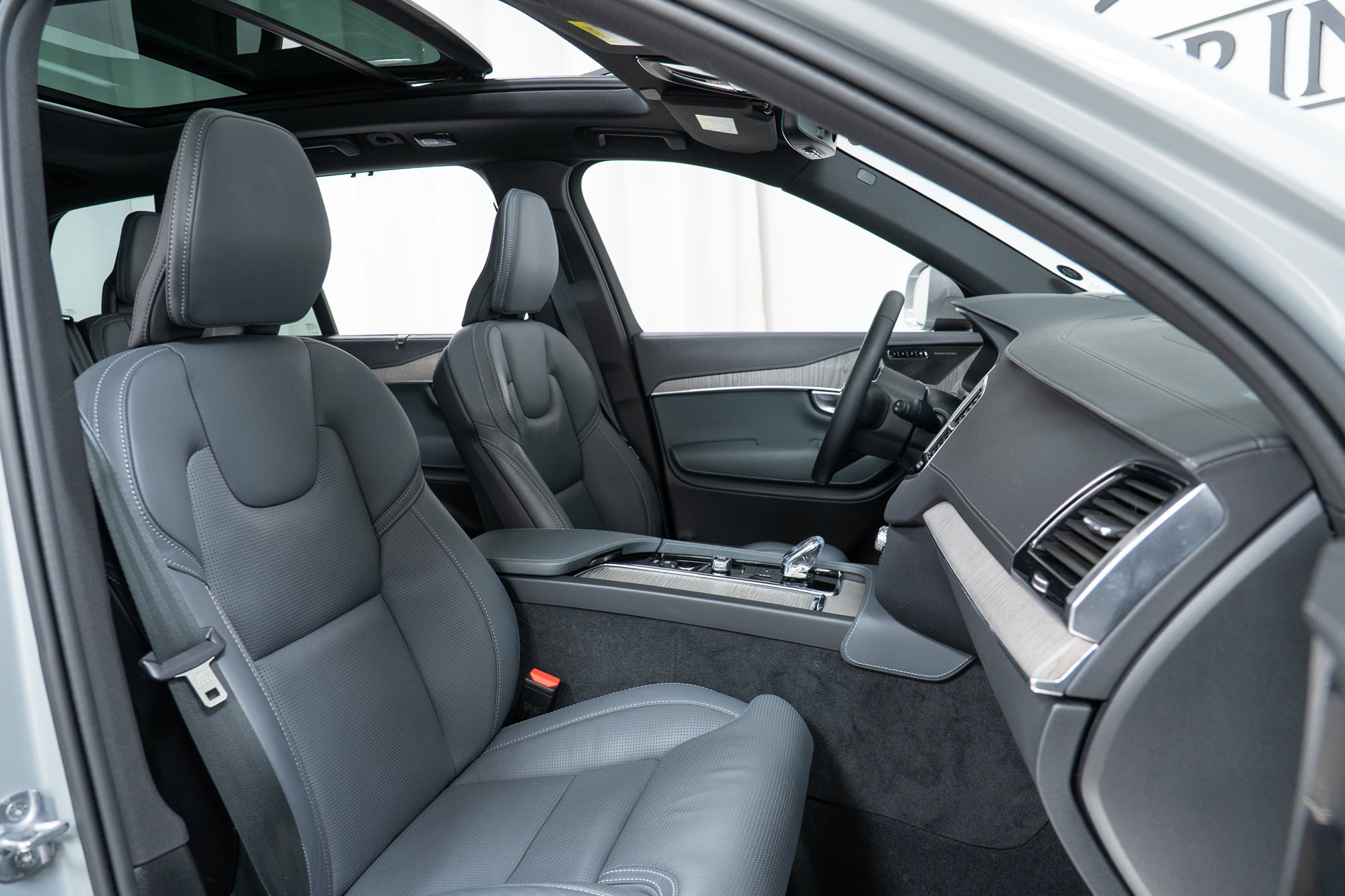 Certified 2024 Volvo XC90 B6 Ultimate w/ Protection Package Premier AWD/4WD image 22