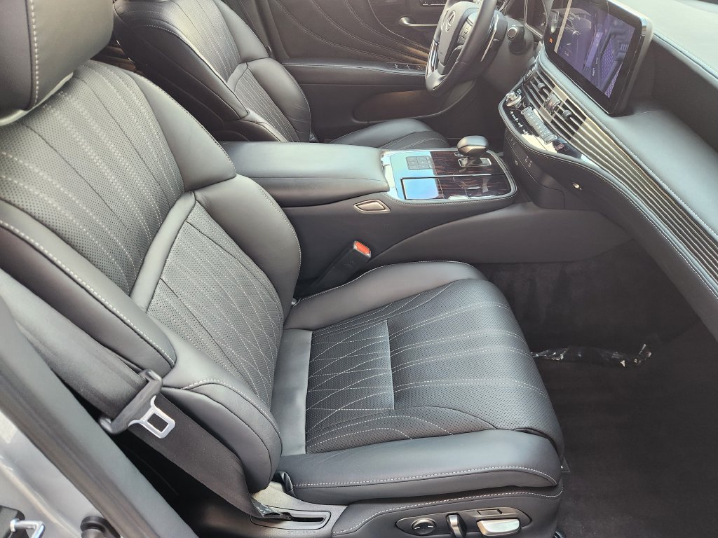 Certified 2023 Lexus LS 500 w/ Luxury Package RWD image 14