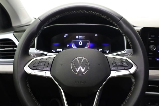 Used 2025 Volkswagen Taos SE image 17