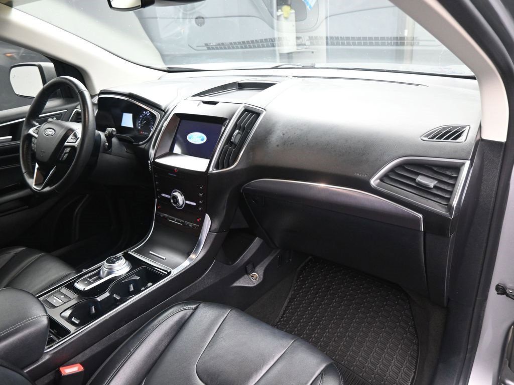 Used 2020 Ford Edge Titanium image 17